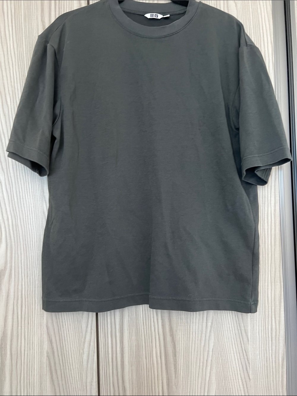 Uniqlo Men's Short Sleeve Crew Tee — Charcoal Gray - Picture 6 of 6